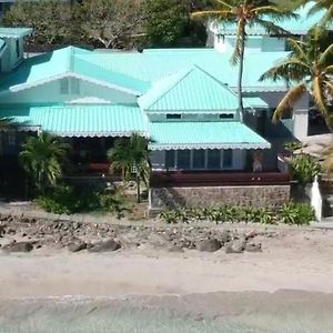 Bequia Beachfront Villa Hotel